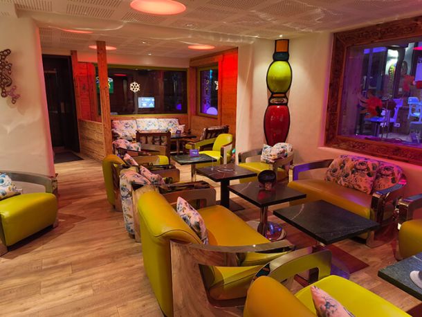 Lounge vom TryOut wird schön präsentiert. Sieht sehr gemütlich und heimelig aus mit Durchblick zur Tanzfläche